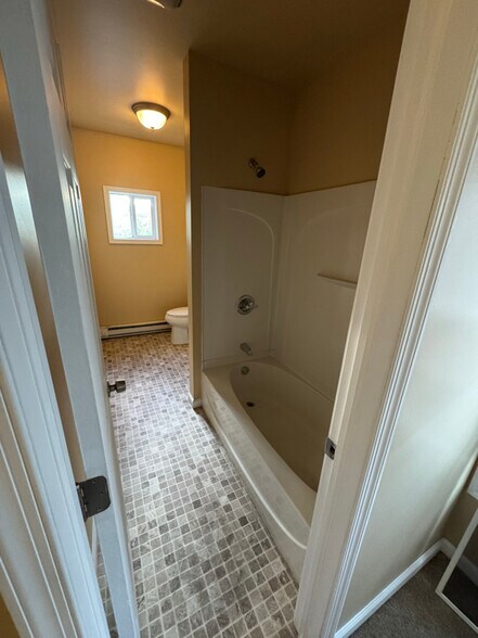Building Photo - 1409 Sanderson Ave