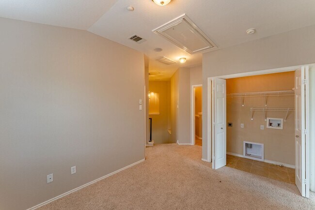 Building Photo - Stunning North-Austin  2/2.5 Home