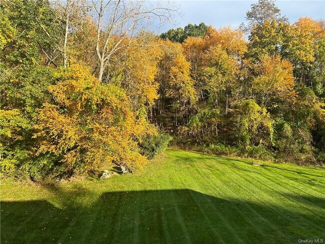 Building Photo - 417 Fox Run Ln