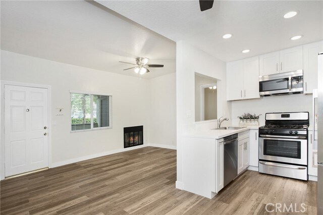 Building Photo - 5 Rosa