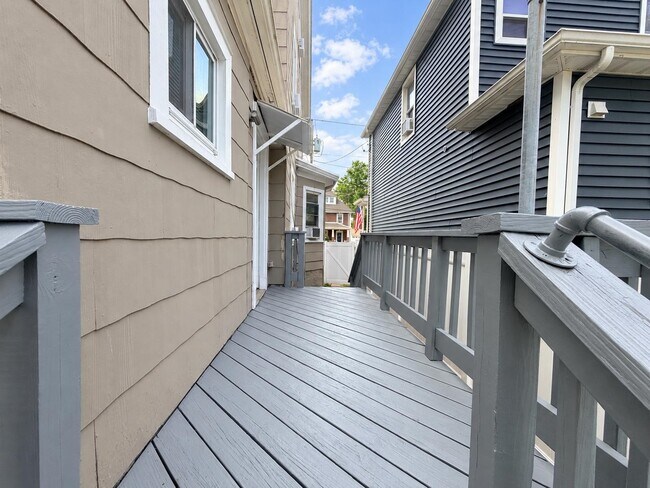 Building Photo - 877 Jaques Ave