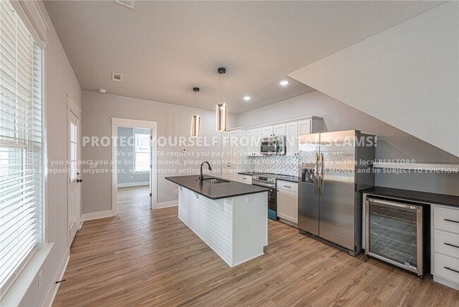 Building Photo - 1030 S Laramie Hts
