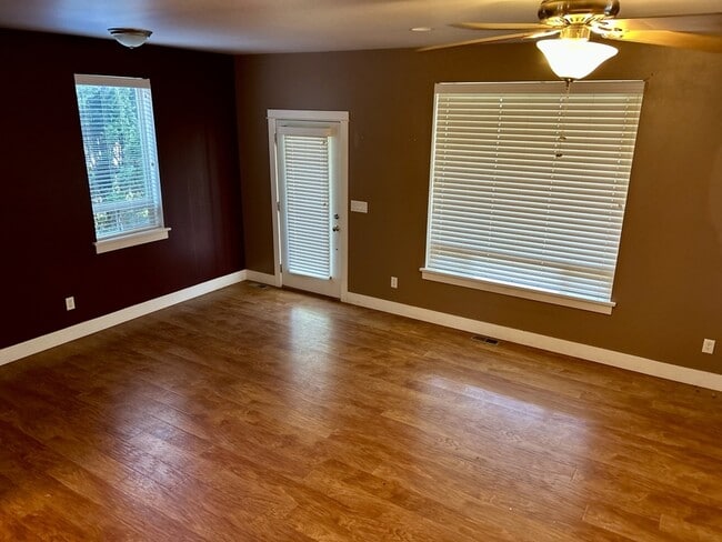 Building Photo - 8353 Grouse Cres Dr