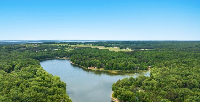 Building Photo - Tranquil Waters - Furnished Monthly Rental