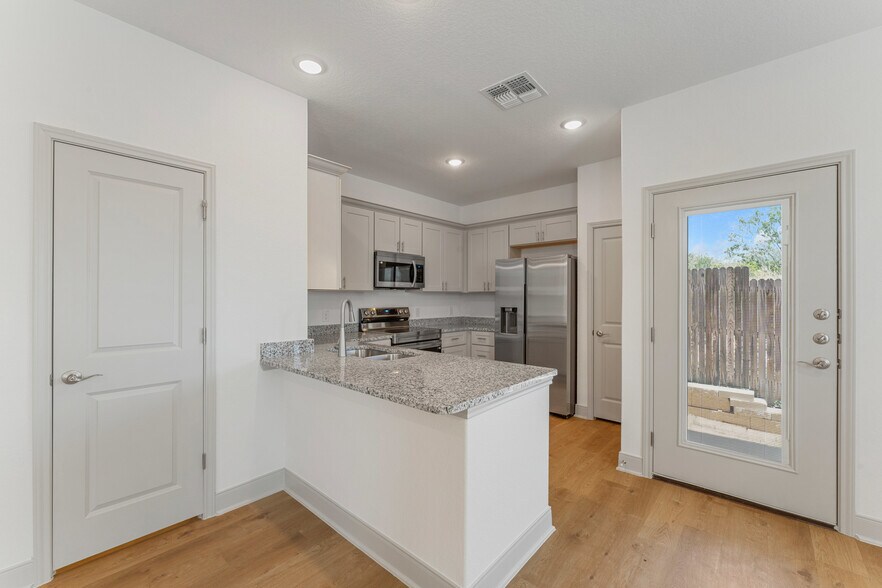 Building Photo - 7536 Briarwood Pass
