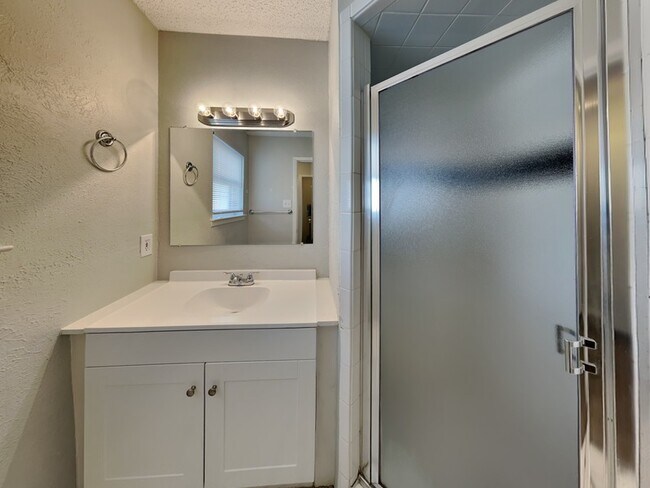 Building Photo - 1505 Wade Dr