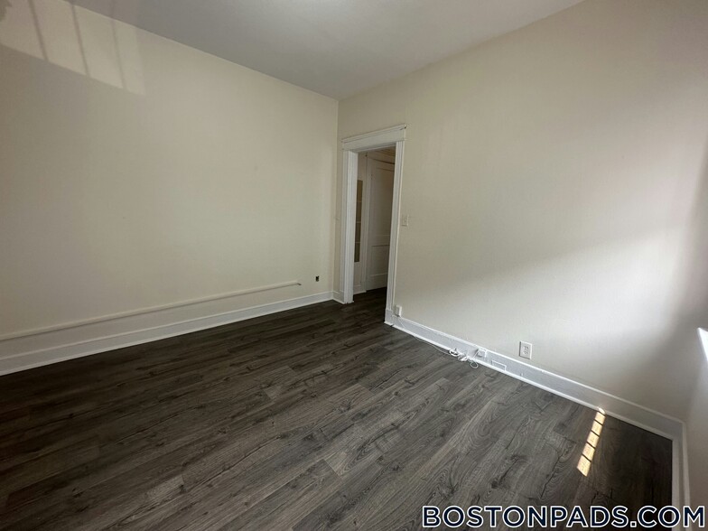 Building Photo - 1148 Commonwealth Ave