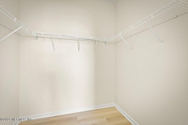 Building Photo - 10550 Baymeadows Rd