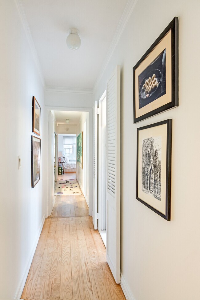 Building Photo - 117 E 57th St