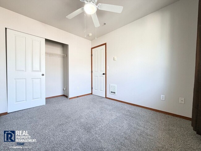 Building Photo - Courtney Ridge Townhome with Garage & Private Patio!