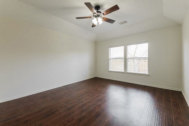 Building Photo - $1850 3 Bed/2 Bath/2 Garage Ready for Move-in Home in Mustang Creek