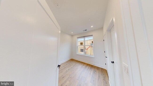 Building Photo - 5617 Vermillion Cir