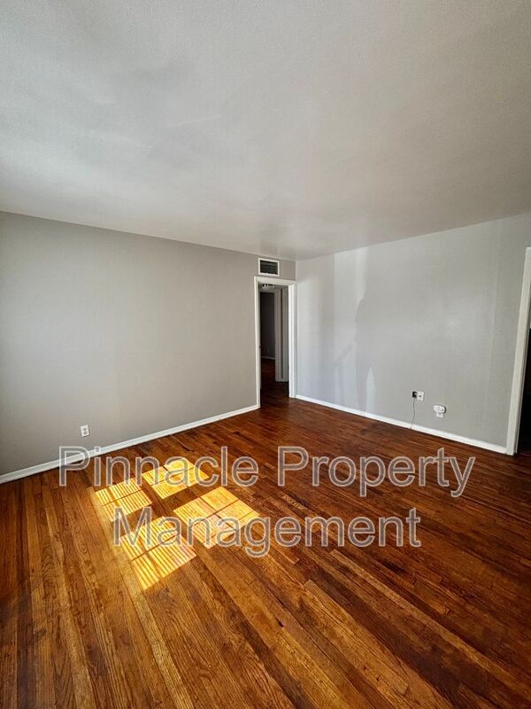 Building Photo - 212 S Fillmore St