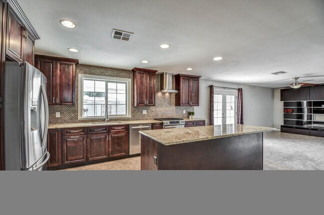 Building Photo - 21 E McKinley St