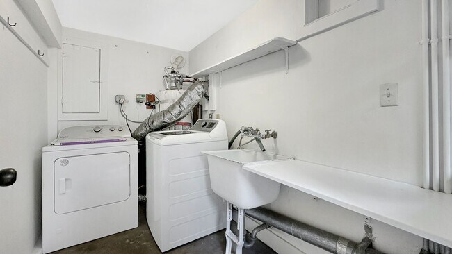 Building Photo - 4118-4120Penniman