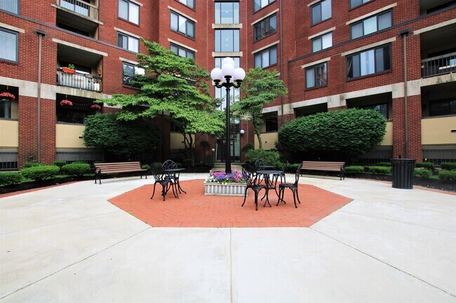 Building Photo - 85 Brainerd Rd