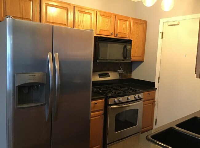 Building Photo - 4423 N Lawndale Ave