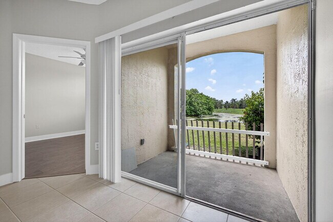 Building Photo - 2040 Greenview Shores Blvd