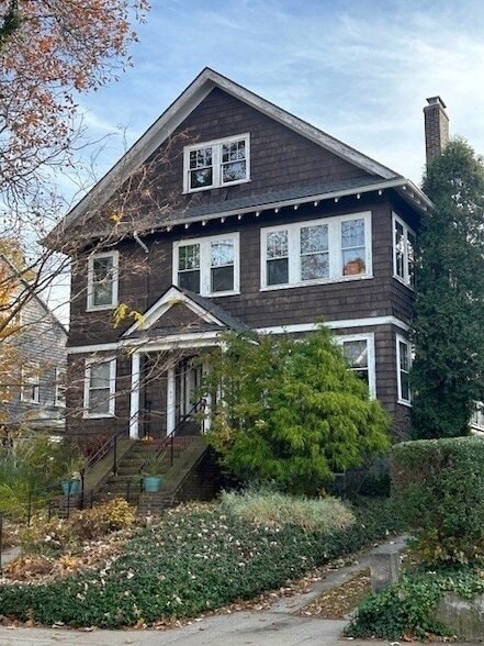 Building Photo - 69 Melville Ave