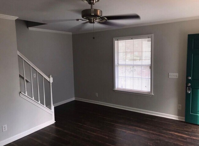 Building Photo - Nice and large 2 BR, 2.5 bath townhouse in Antioch, TN