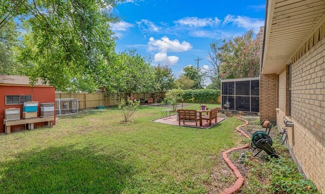 Building Photo - 3812 Brockhampton Dr