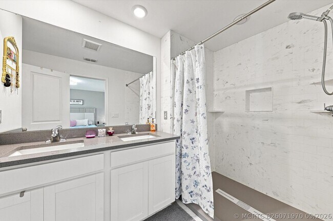 Building Photo - 6351 Sailpointe Ln