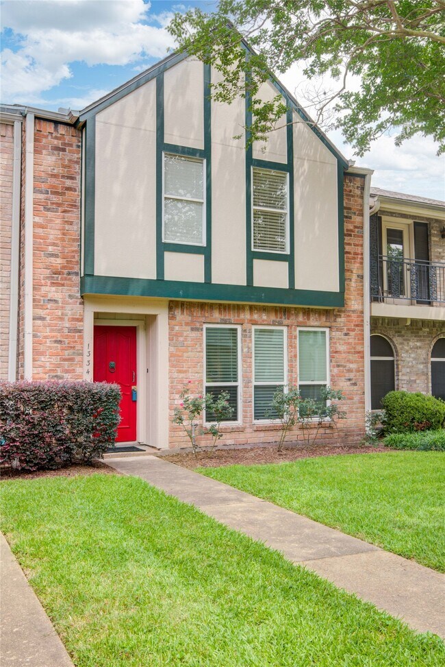 Building Photo - 1334 Country Pl Dr