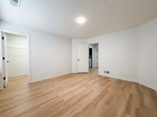 Building Photo - 1089 Ellsworth Dr