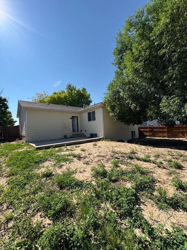 Building Photo - Beautiful 4 bedroom house avail 6/12