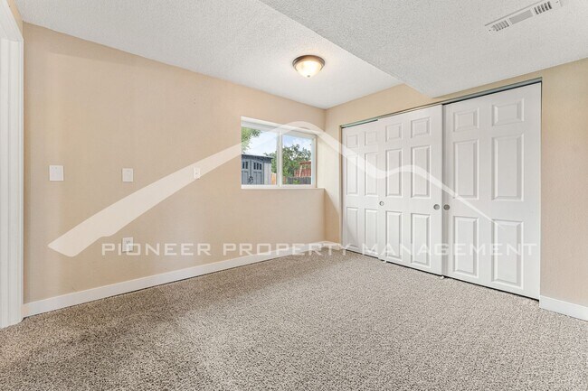 Building Photo - 5063 W 70th Pl