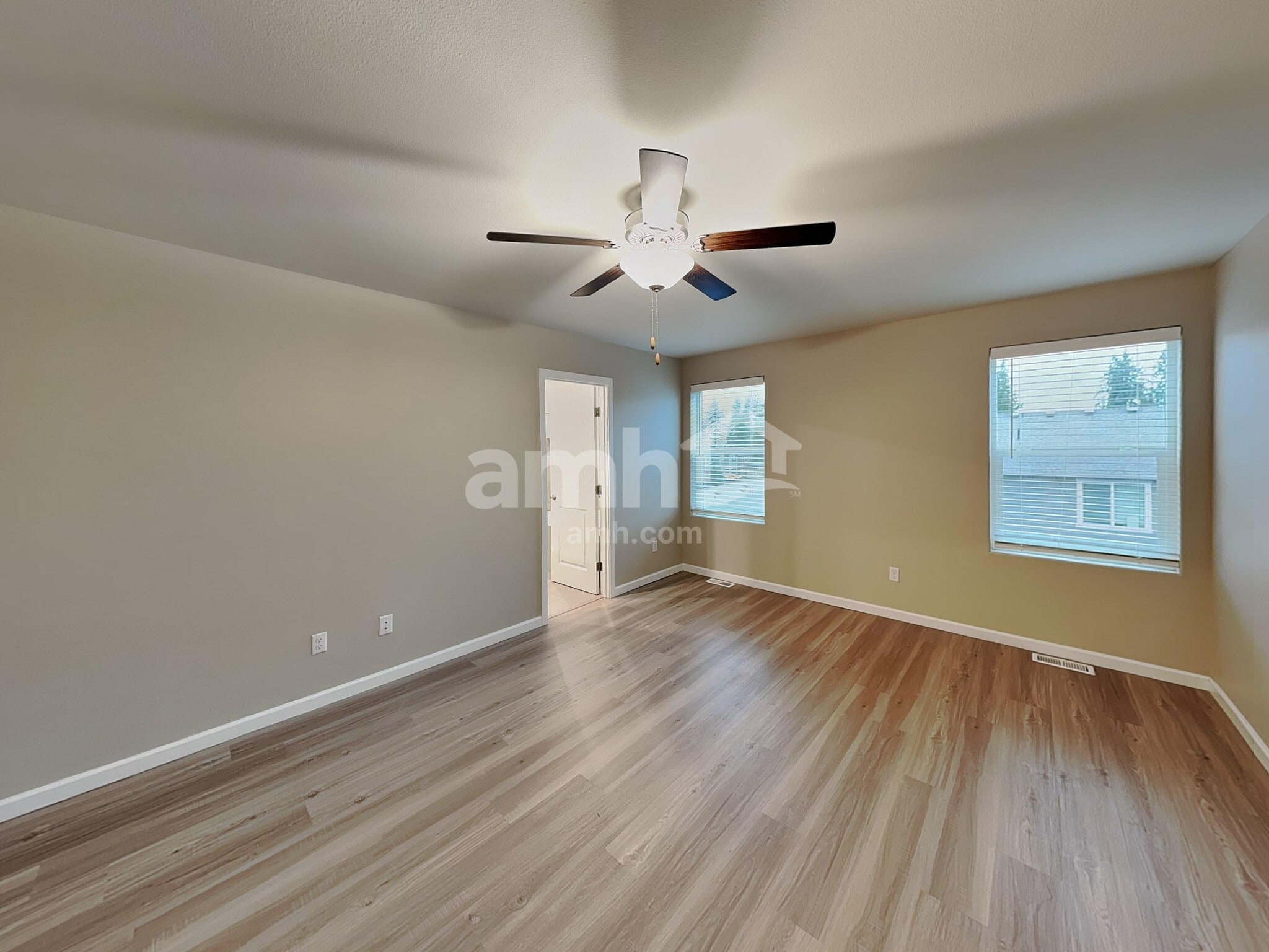 Building Photo - 5748 86th Dr NE