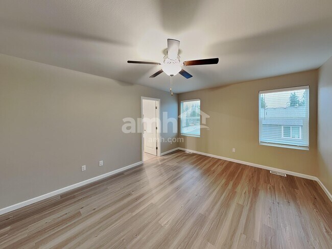 Building Photo - 5748 86th Dr NE