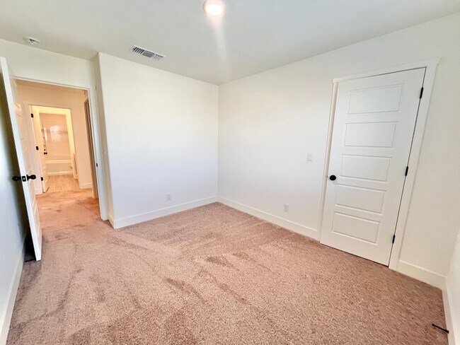 Building Photo - 1602 Dodder Dr