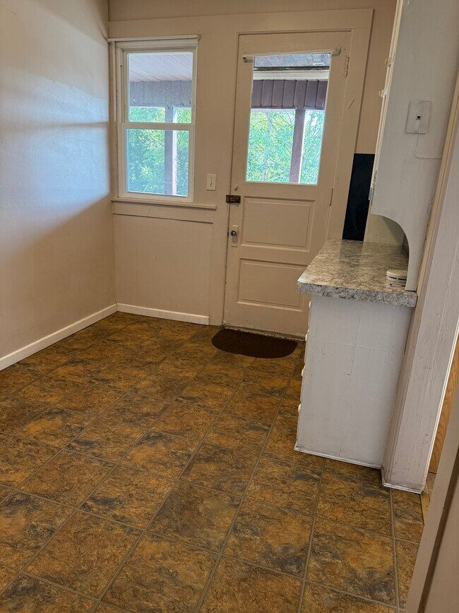 Building Photo - 1829 Main Street-3