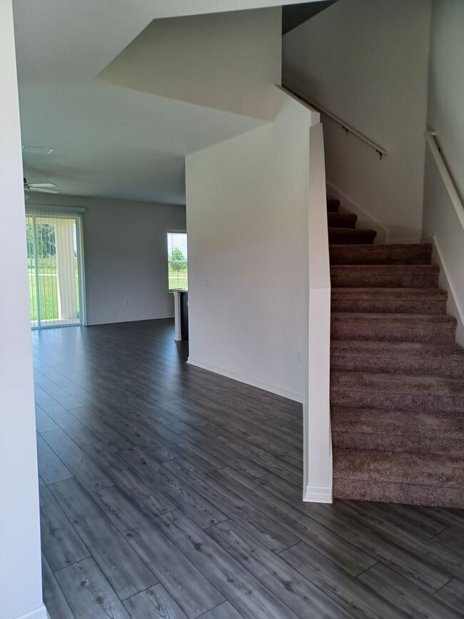 Building Photo - *** 2 WEEKS FREE RENT ***  5 bedroom 3.5 b...