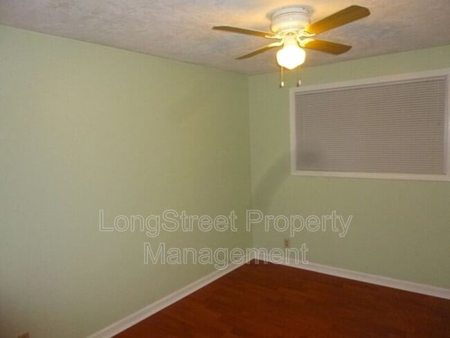 Building Photo - 2872 SE Linda St