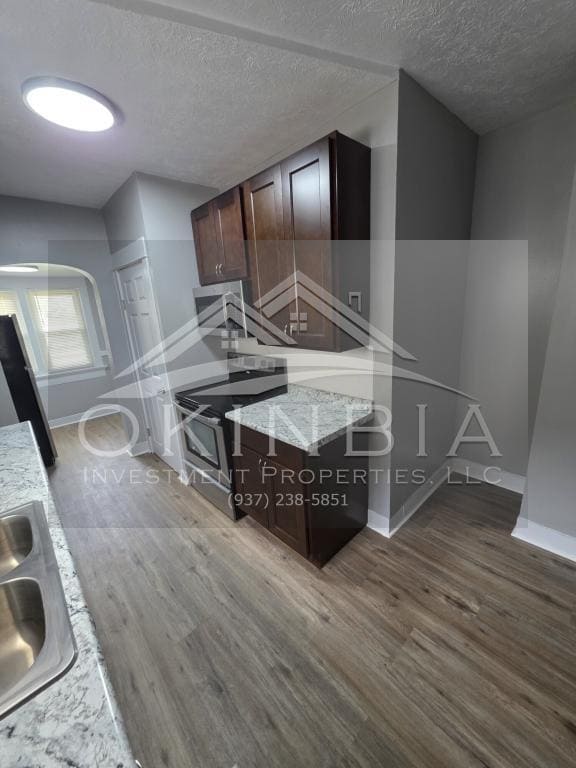 Building Photo - 713 W Hillcrest Ave