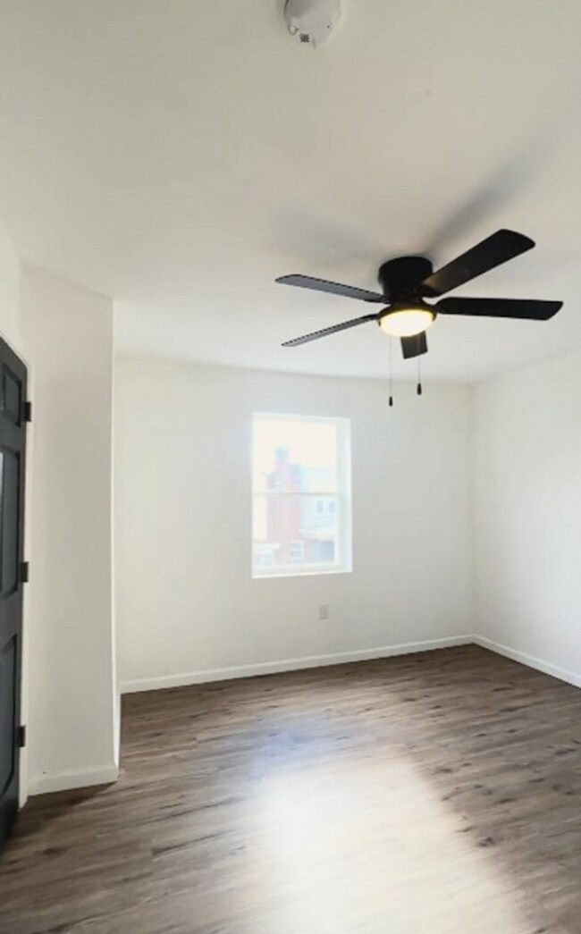 Building Photo - 1807 W Albanus St