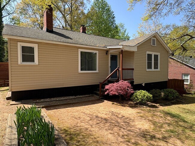 Building Photo - Charming 2/2 With Fenced In Backyard Move In Ready Now!