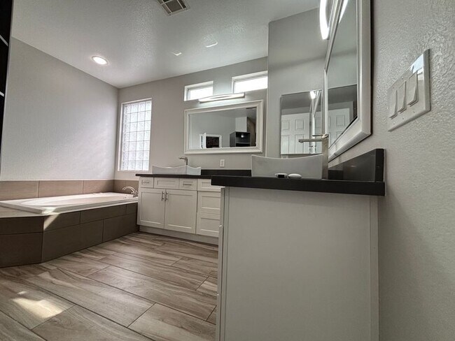 Building Photo - 11548 Valentino Ln