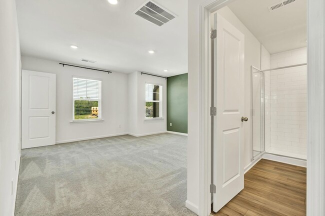 Building Photo - 5010 Highwood Dr