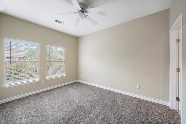 Building Photo - 1213 Wakefield Dr