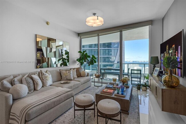 Building Photo - 900 Biscayne Blvd