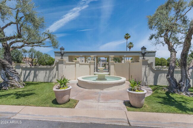 Building Photo - 6932 E Montecito Ave