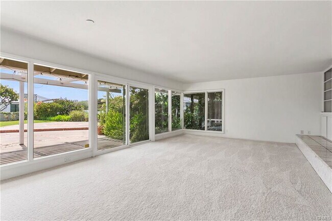 Building Photo - 2727 Island View Dr