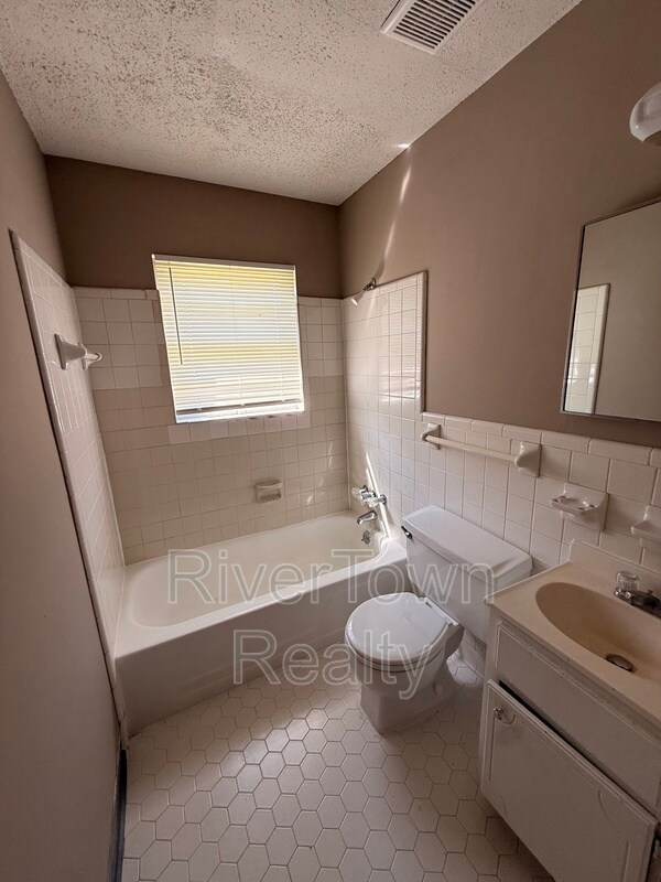 Building Photo - 348 Bonnell Ave