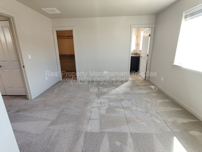 Building Photo - 5748 W Albany Pl
