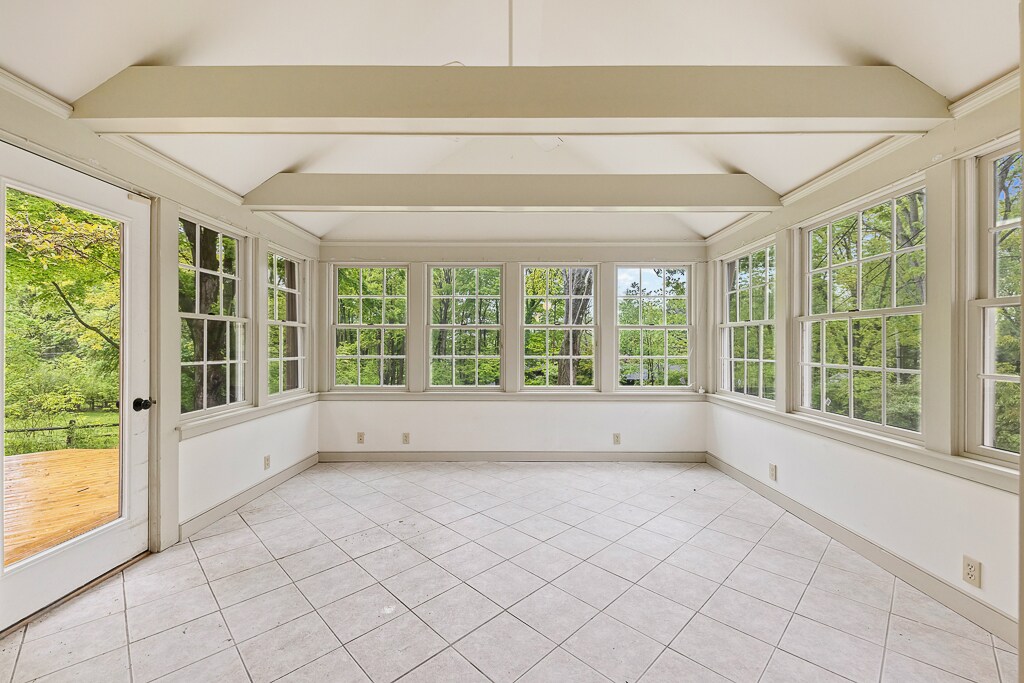 Building Photo - 38 W Case Dr