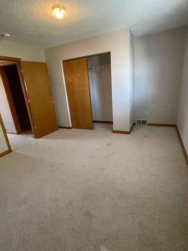 Building Photo - 3140 W 40th St