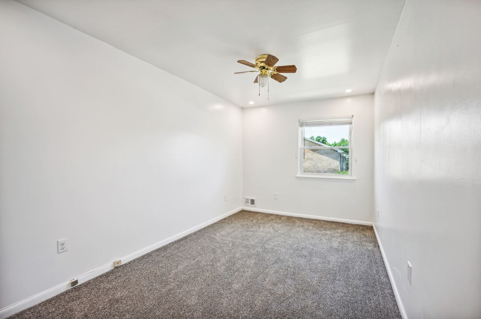 Building Photo - 3019 Sunset Ln